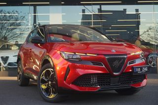 2025 Alfa Romeo Junior Ibrida Auto FWD Thumbnail