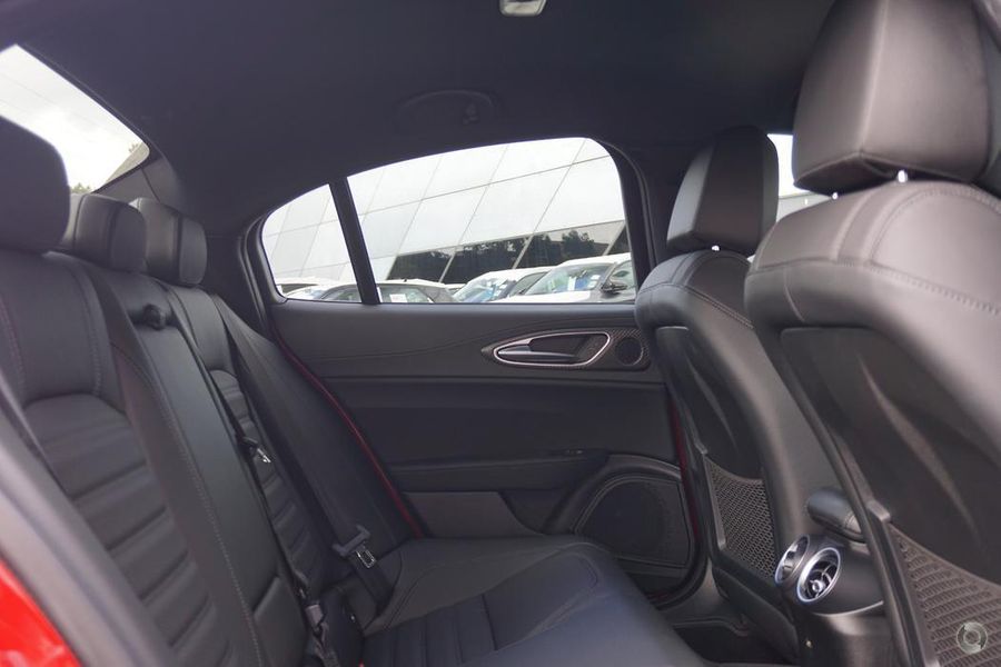 2025 Alfa Romeo Giulia Quadrifoglio Auto MY24 Photo 28