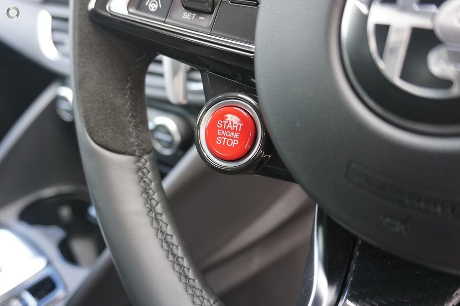 2025 Alfa Romeo Giulia Quadrifoglio Auto MY24 Photo 17