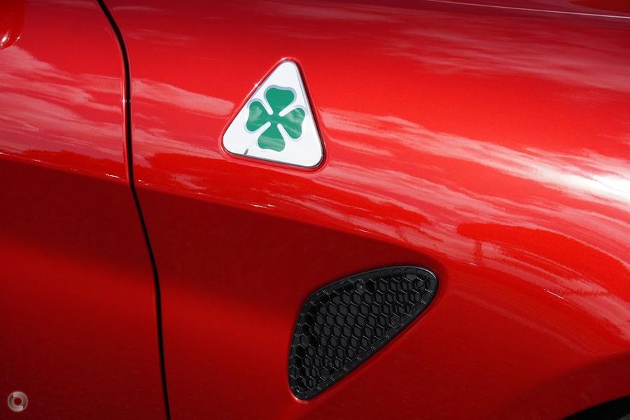 2025 Alfa Romeo Giulia Quadrifoglio Auto MY24 Photo 8