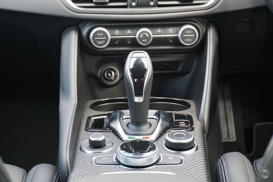 2025 Alfa Romeo Giulia Quadrifoglio Auto MY24 Photo 27