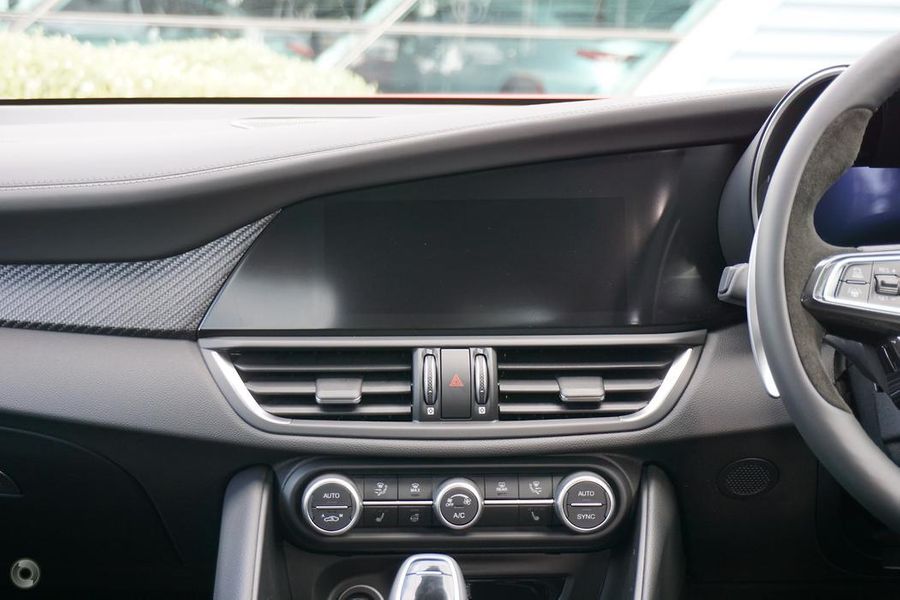 2025 Alfa Romeo Giulia Quadrifoglio Auto MY24 Photo 23