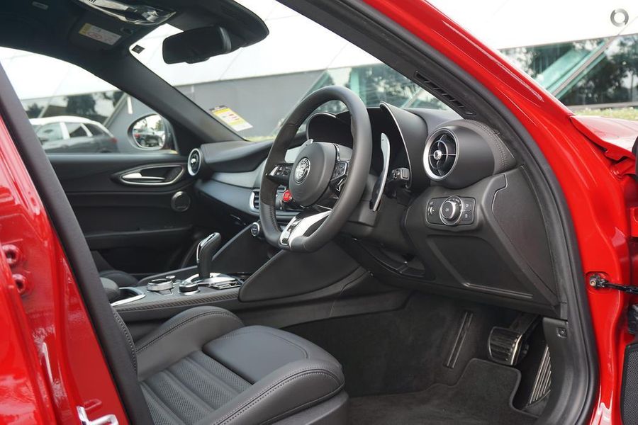 2025 Alfa Romeo Giulia Quadrifoglio Auto MY24 Photo 19