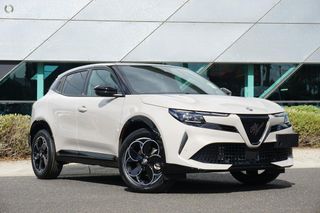 2025 Alfa Romeo Junior Ibrida Auto FWD Thumbnail