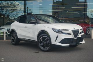 2025 Alfa Romeo Junior Ibrida Auto FWD Thumbnail