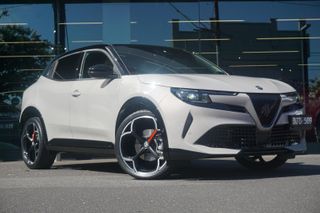 2025 Alfa Romeo Junior Ibrida Auto FWD Thumbnail